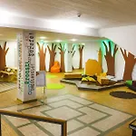 Hi Park Youth Хостел